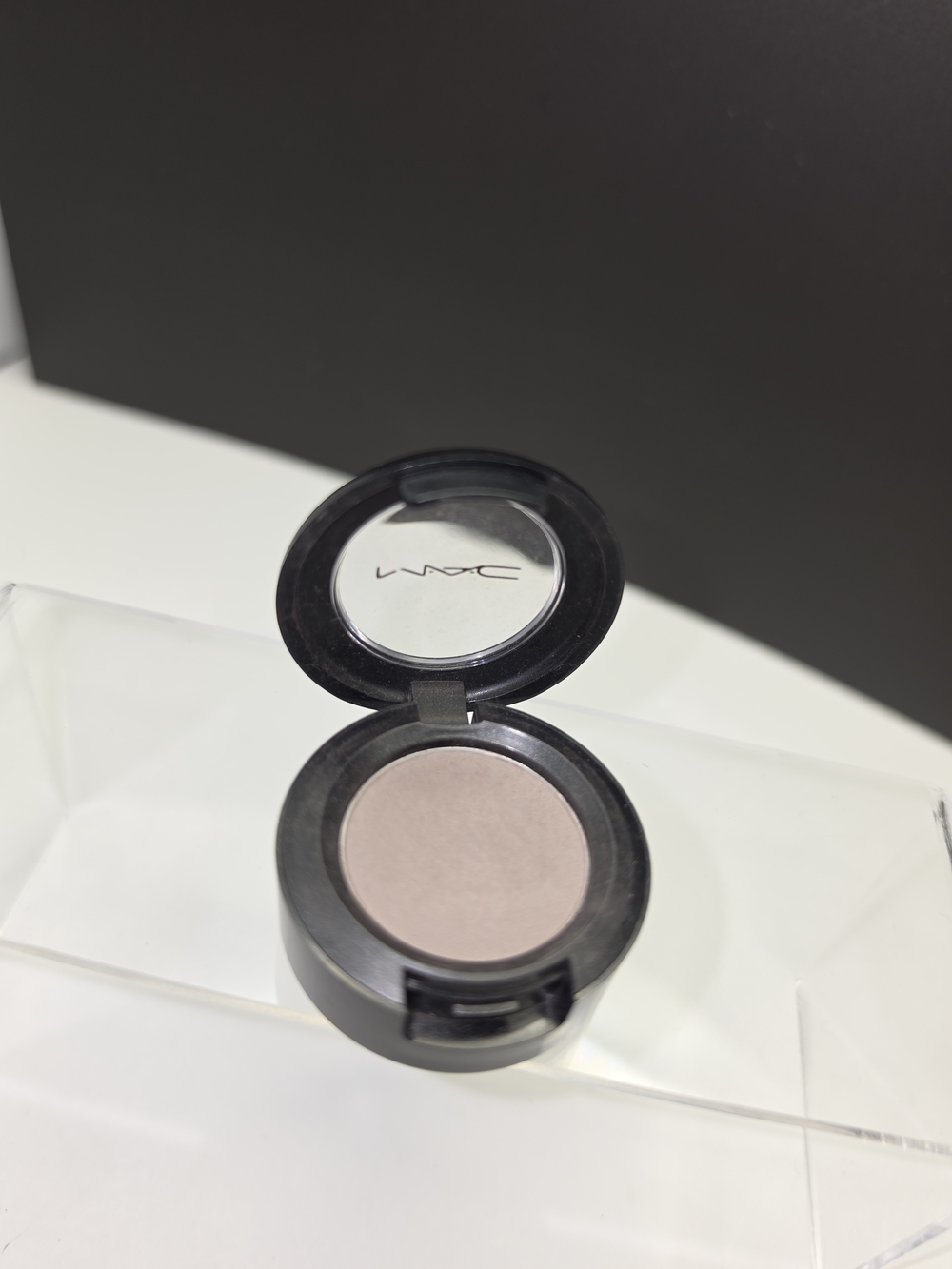 VERY RARE MAC SATIN EYESHADOW SINGLE- "SOFT SOPHISTICATION"